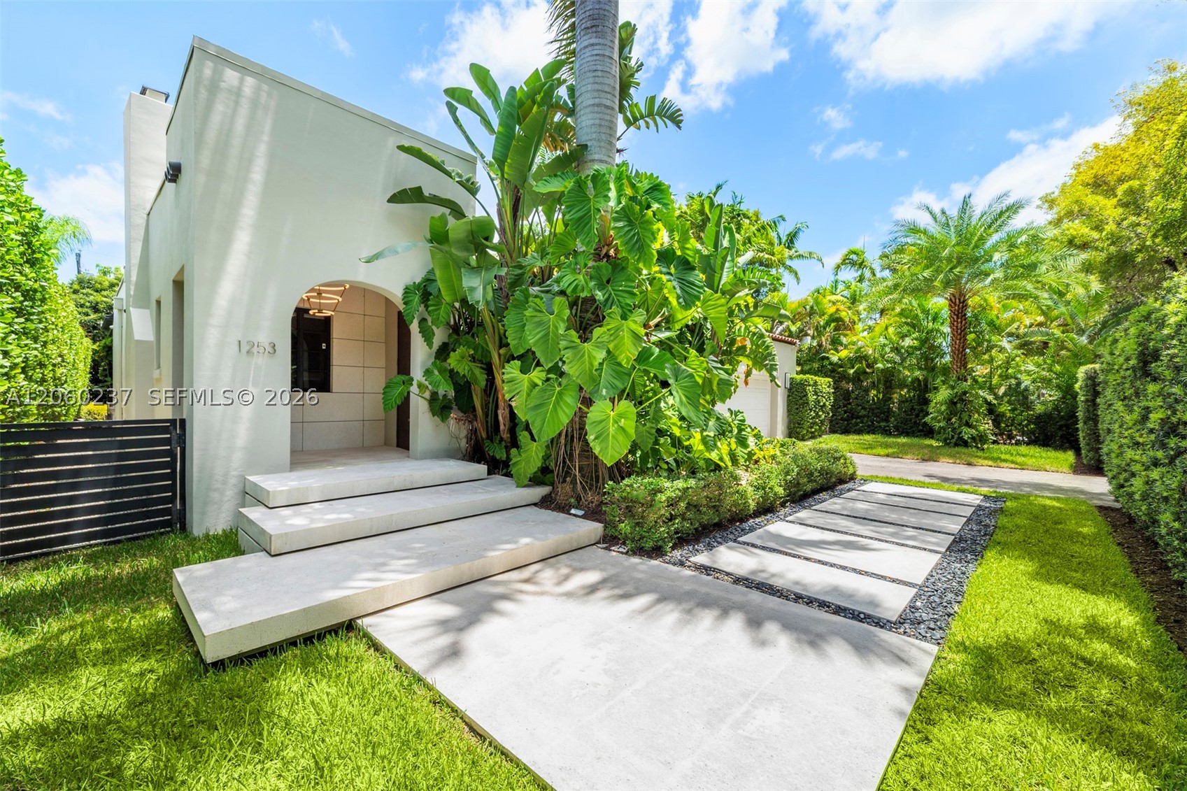 1253 Obispo Ave