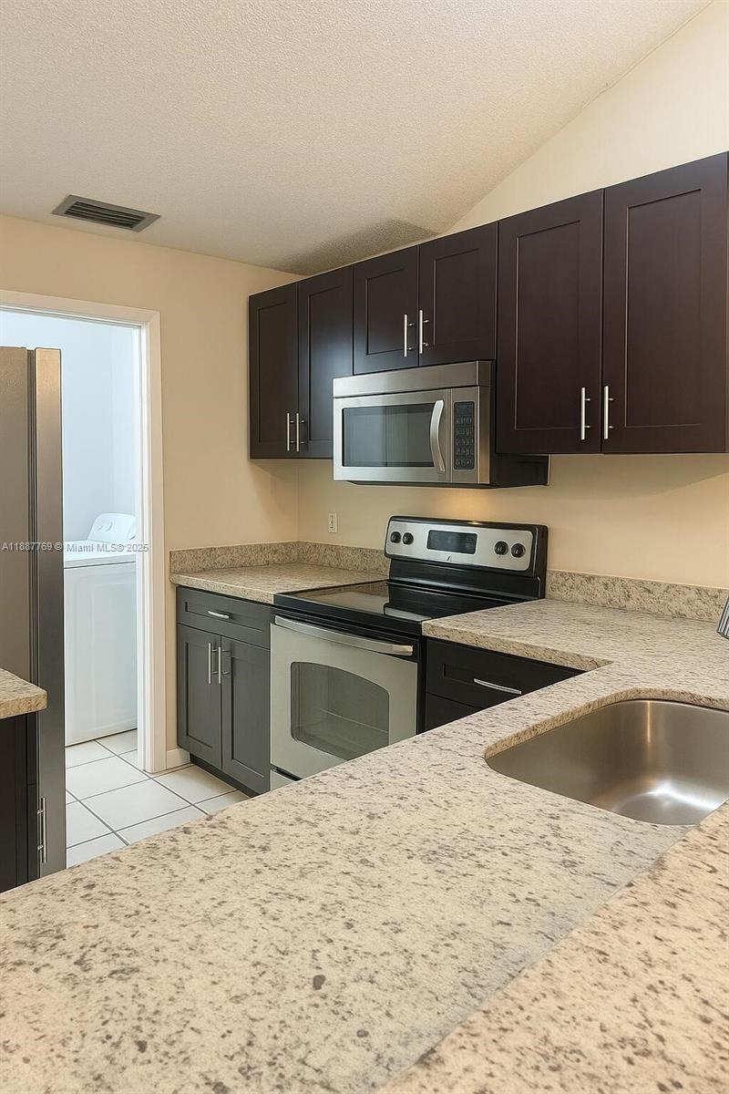 WOODSCAPE TOWNHOMES - Residential Lease