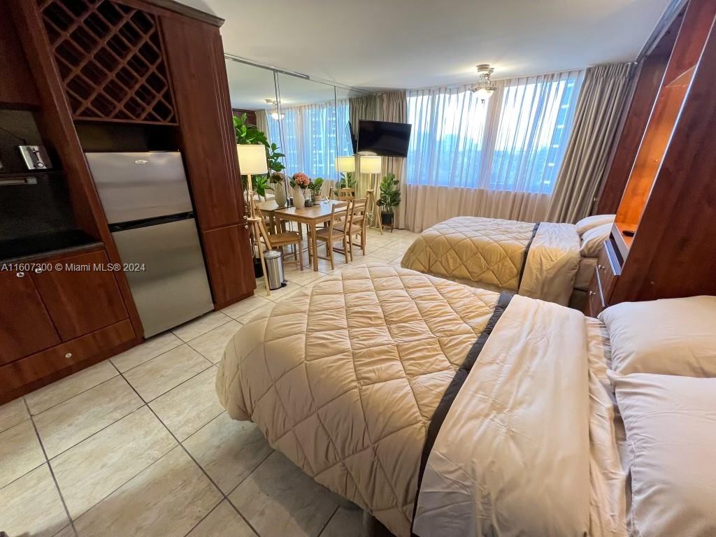 19201 Collins Ave 428