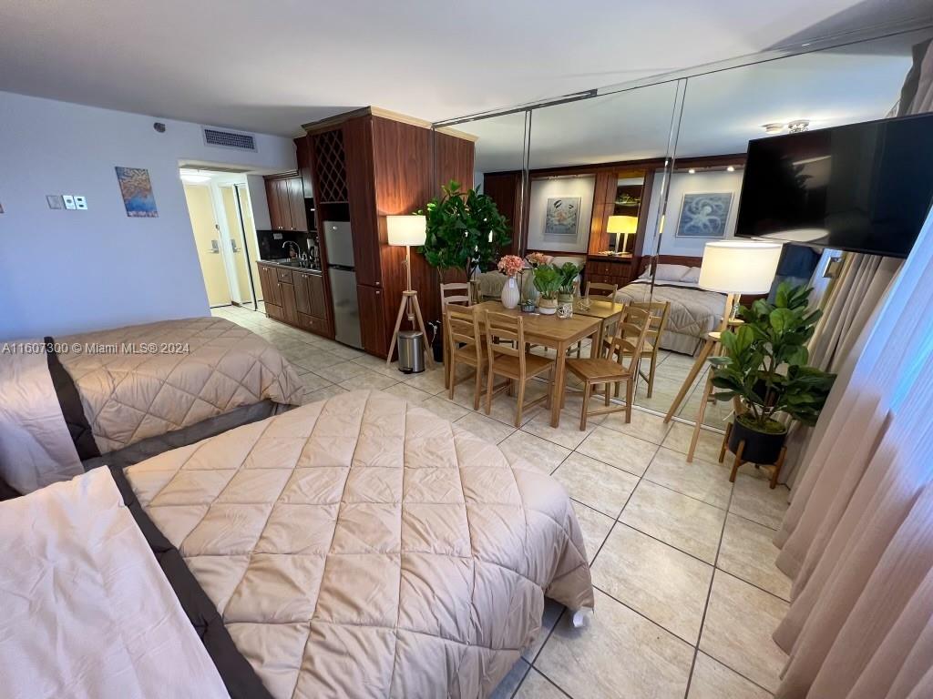 19201 Collins Ave 428