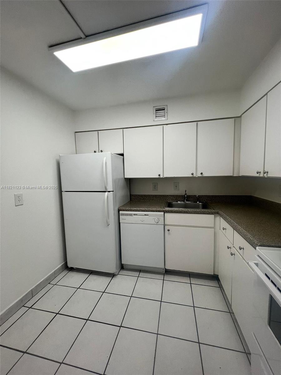 Rental Property at 4900 Nw 79th Ave 106, Doral, Miami-Dade County, Florida - Bedrooms: 1 
Bathrooms: 1  - $1,950 MO.
