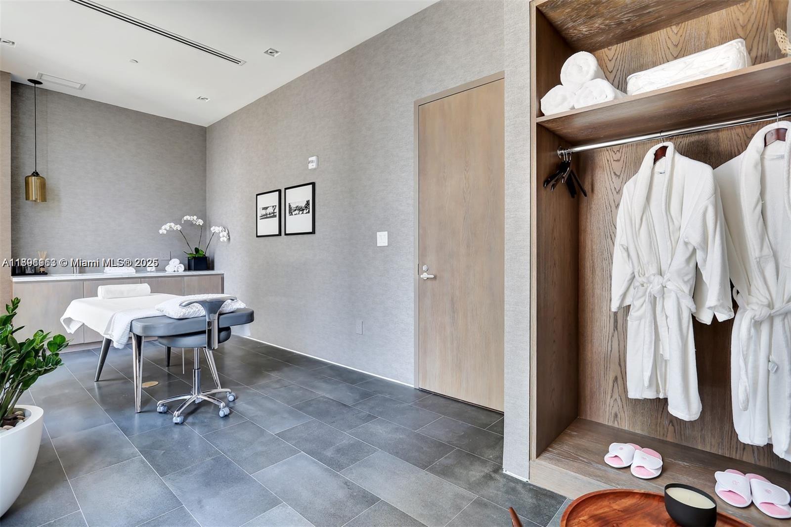 GRAN PARAISO CONDO - Residential