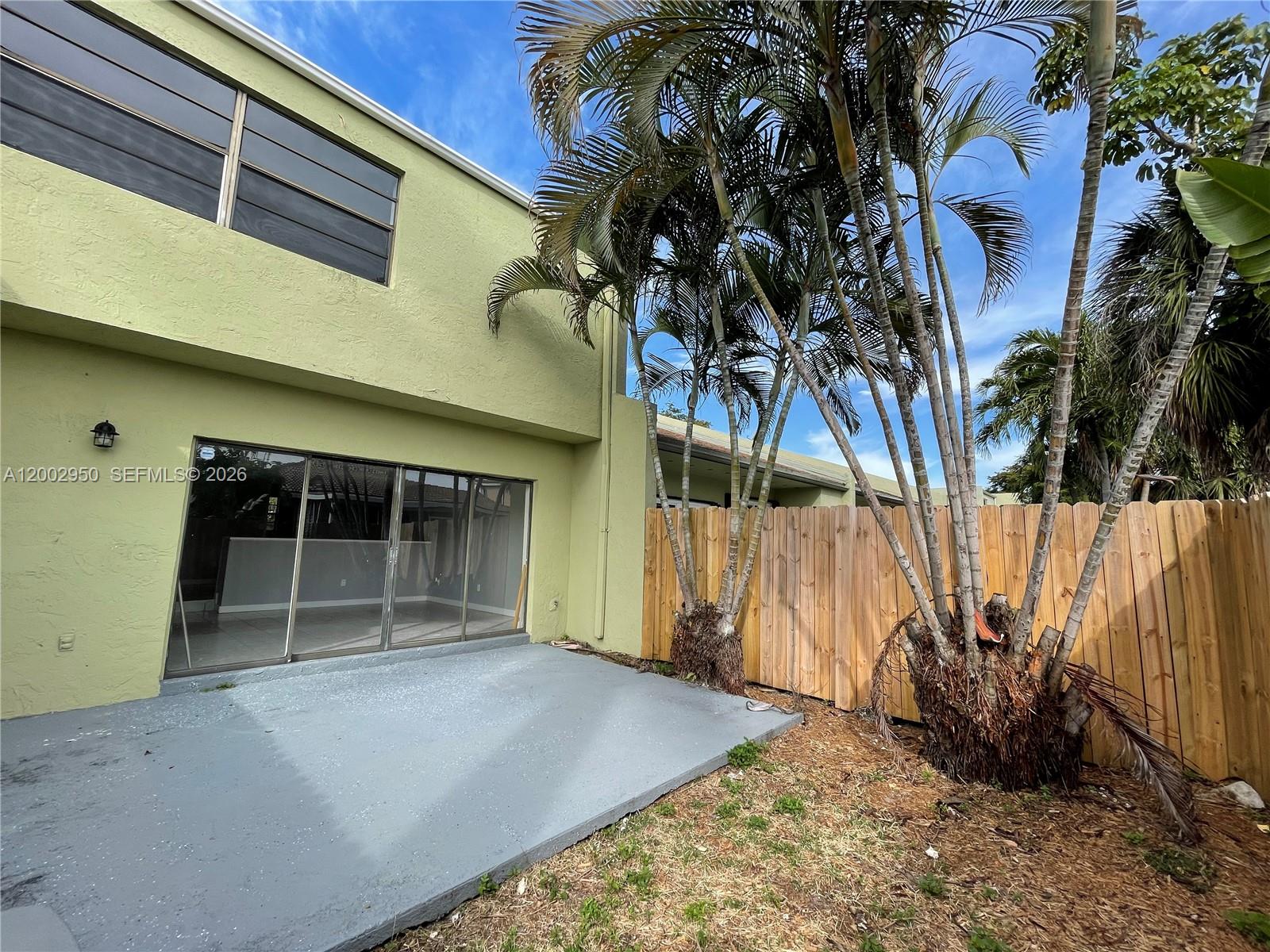 COUNTRY CLUB VILLAS TH CO - Residential Lease