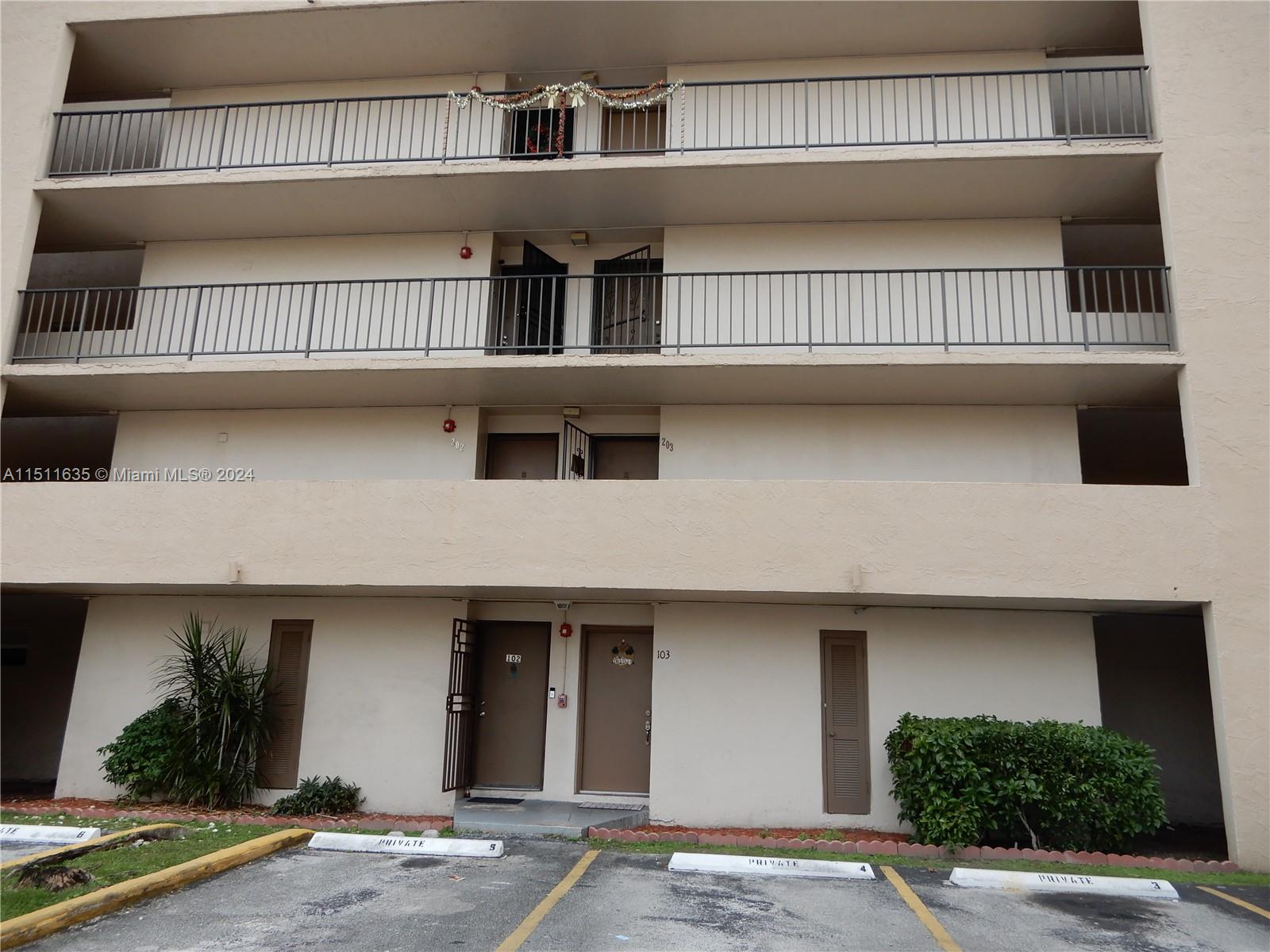 870 Nw 87th Ave 103, Miami, Broward County, Florida - 3 Bedrooms  
2 Bathrooms - 