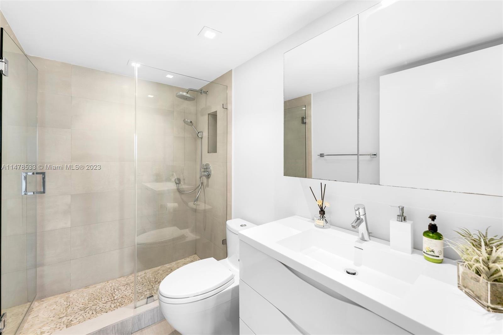 THE EMERALDBAY @ KEY COLO - Residential