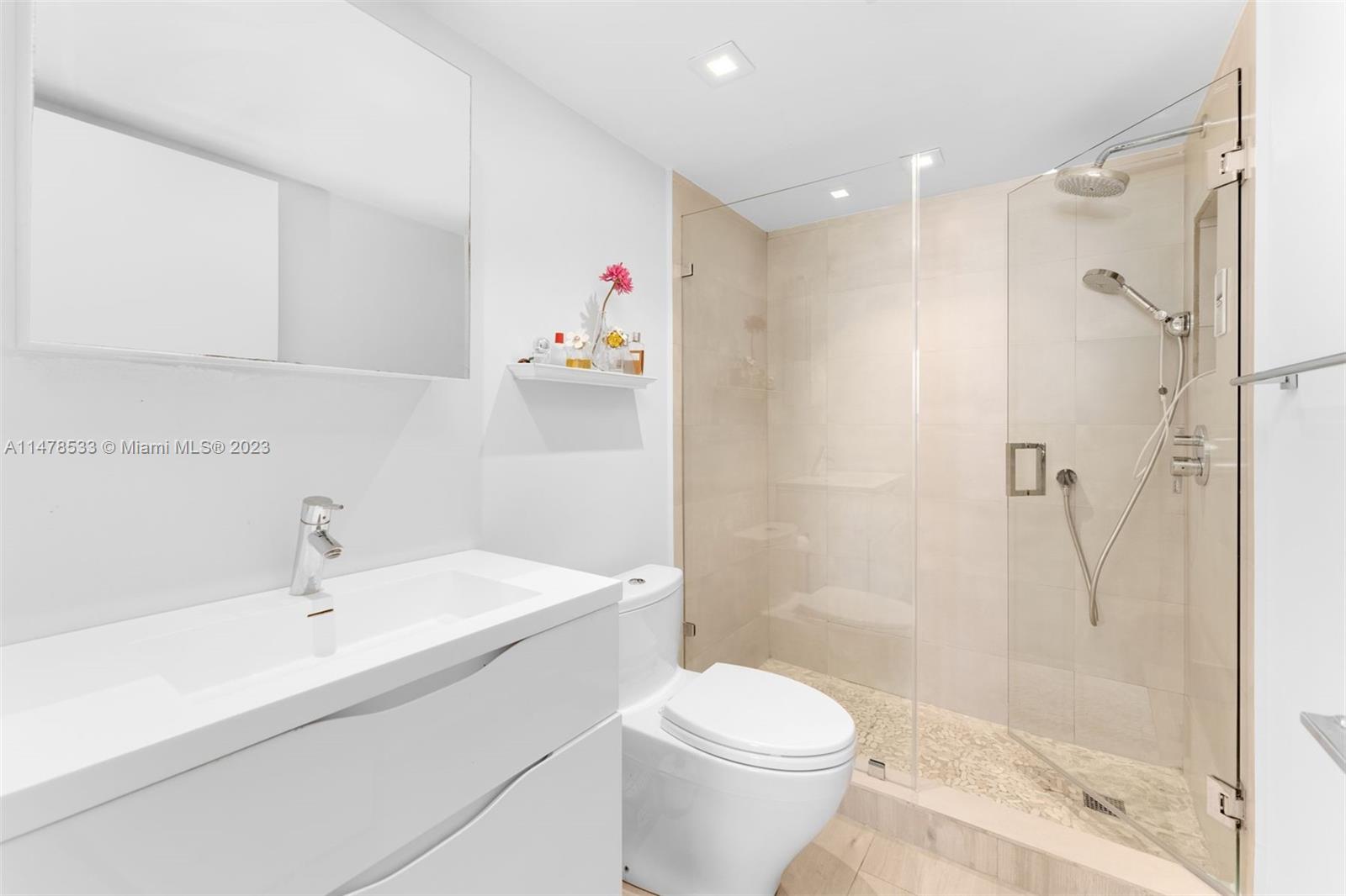 THE EMERALDBAY @ KEY COLO - Residential