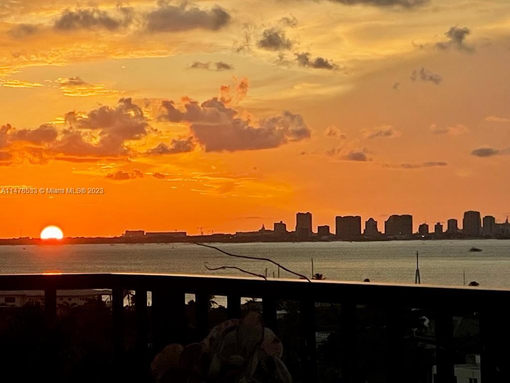 THE EMERALDBAY @ KEY COLO - Residential