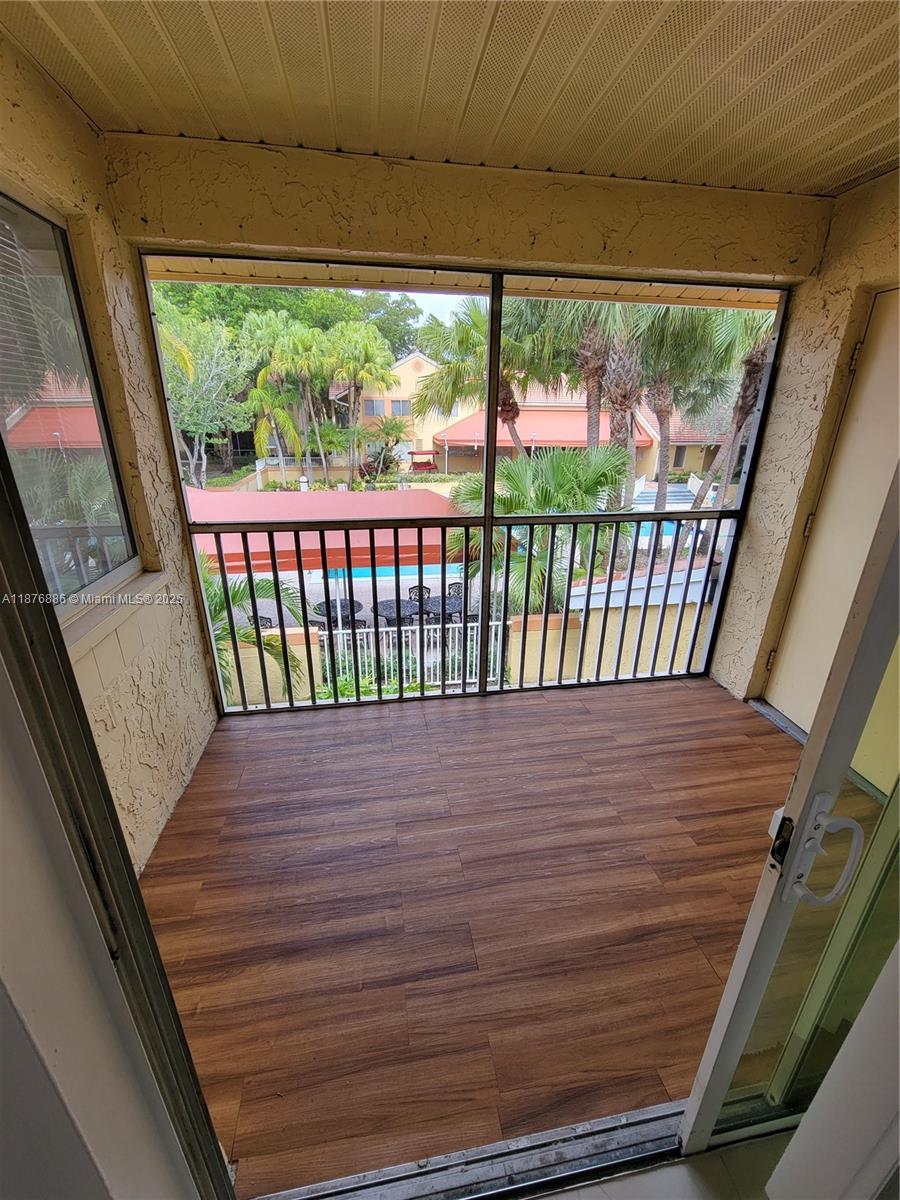 NAPOLI GARDENS AT CORAL S - Residential