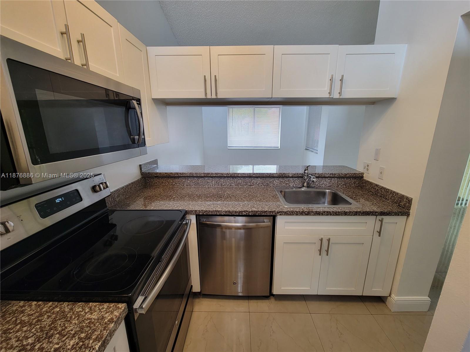 INVESTOR OPPORTUNITY!!! Excellent Tenant already in place — NO SPECIAL ASSESSMENT!
Beautiful 2 Bed / 2 Bath unit. Located in the highly desirable Napoli Garden Community. This Condo features a split floor plan for added privacy, a modern kitchen with quartz countertops and stainless steel appliances, an in-unit washer and dryer, and two updated bathrooms. Enjoy serene views of the pool and lush gardens.
Close to shopping, dining, and top-rated schools. HOA covers roof, landscaping, and exterior painting. Community amenities include a pool, clubhouse, jacuzzi, and tennis courts.
"Please use the AS-IS contract. Submit your offer along with proof of funds and DU approval."
24-Hour Appointment Request!