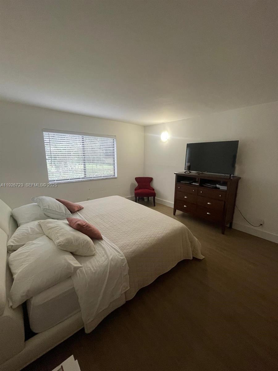 RACQUET CLUB APTS AT BONA - Residential