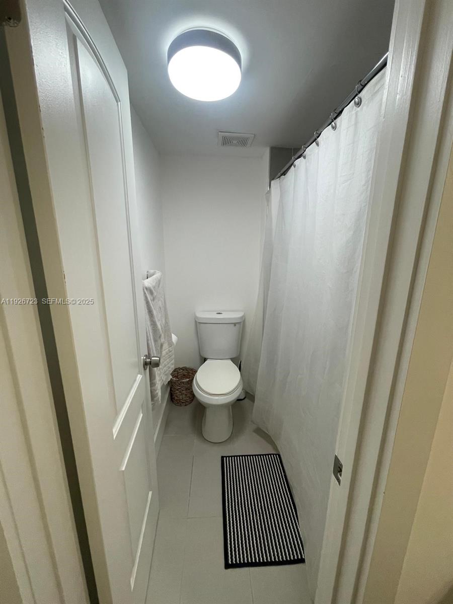 RACQUET CLUB APTS AT BONA - Residential