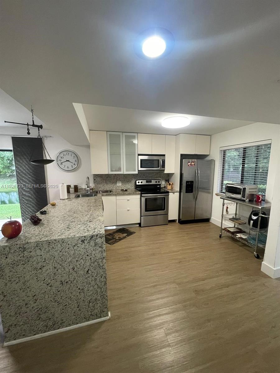 RACQUET CLUB APTS AT BONA - Residential