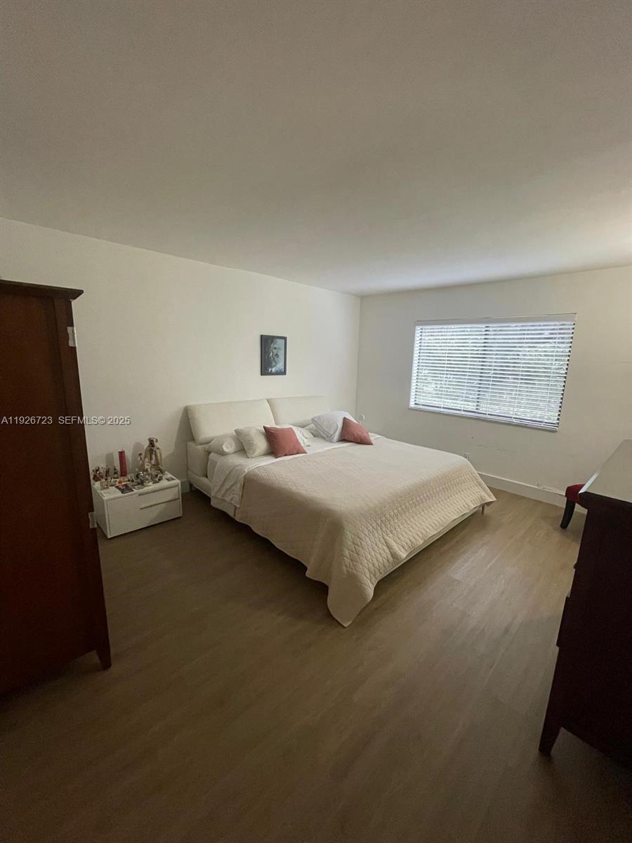 RACQUET CLUB APTS AT BONA - Residential