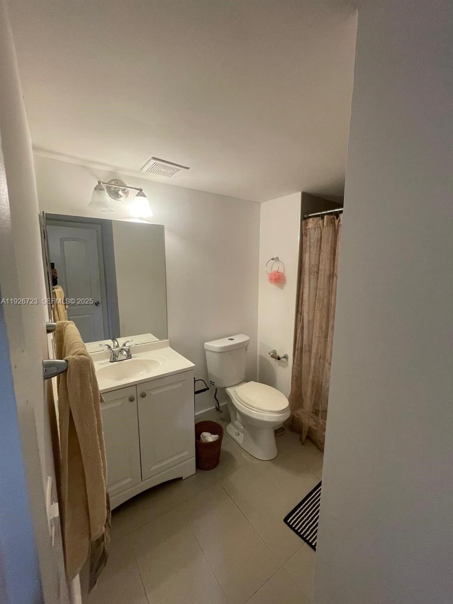 RACQUET CLUB APTS AT BONA - Residential