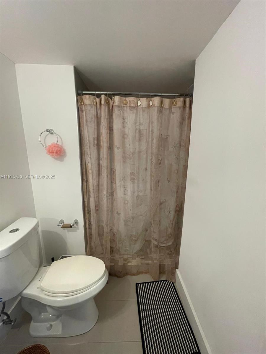 RACQUET CLUB APTS AT BONA - Residential