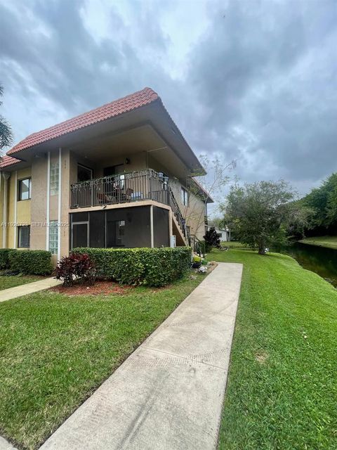 439 Lakeview Dr 106 Weston FL 33326