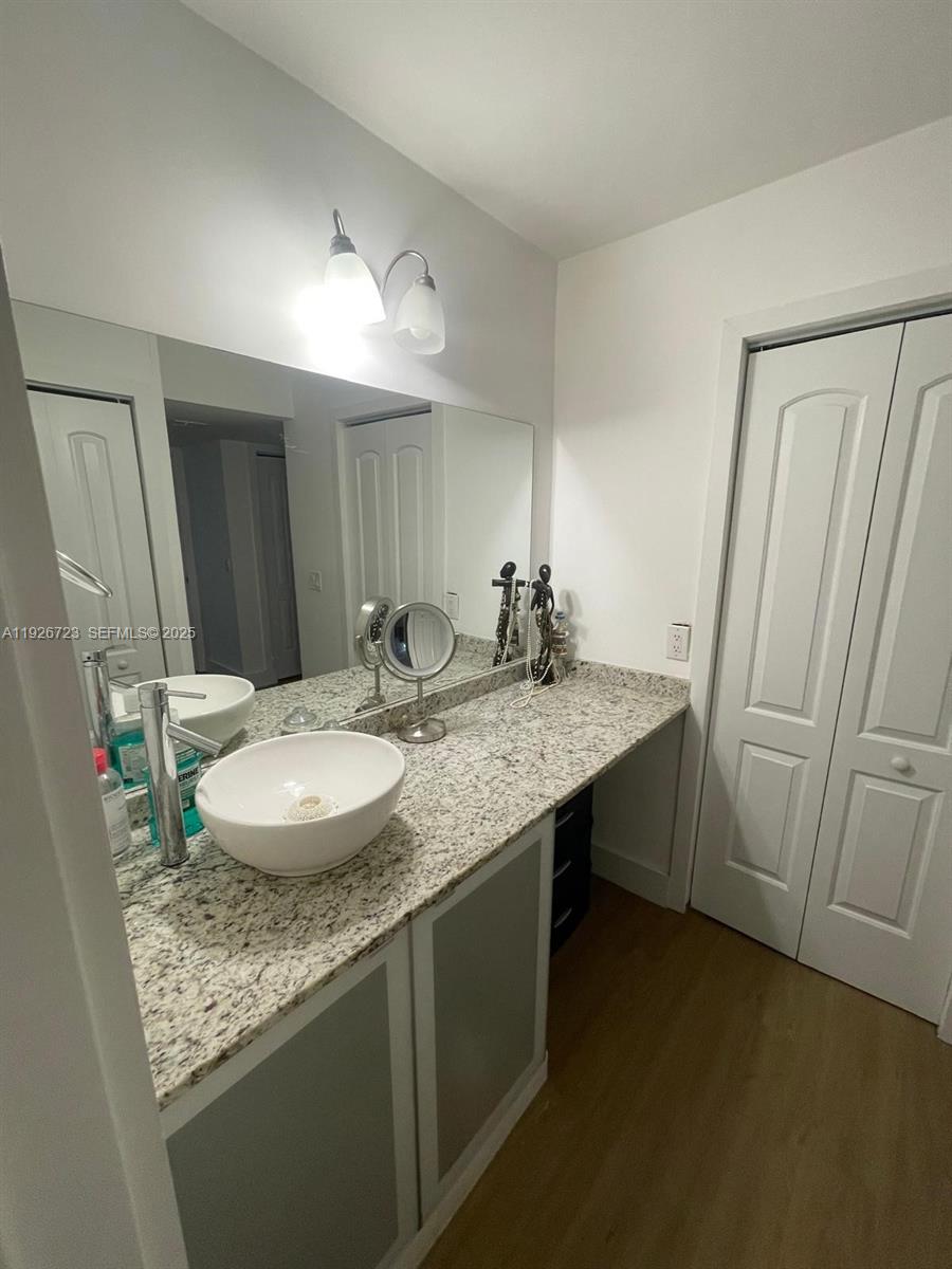 RACQUET CLUB APTS AT BONA - Residential