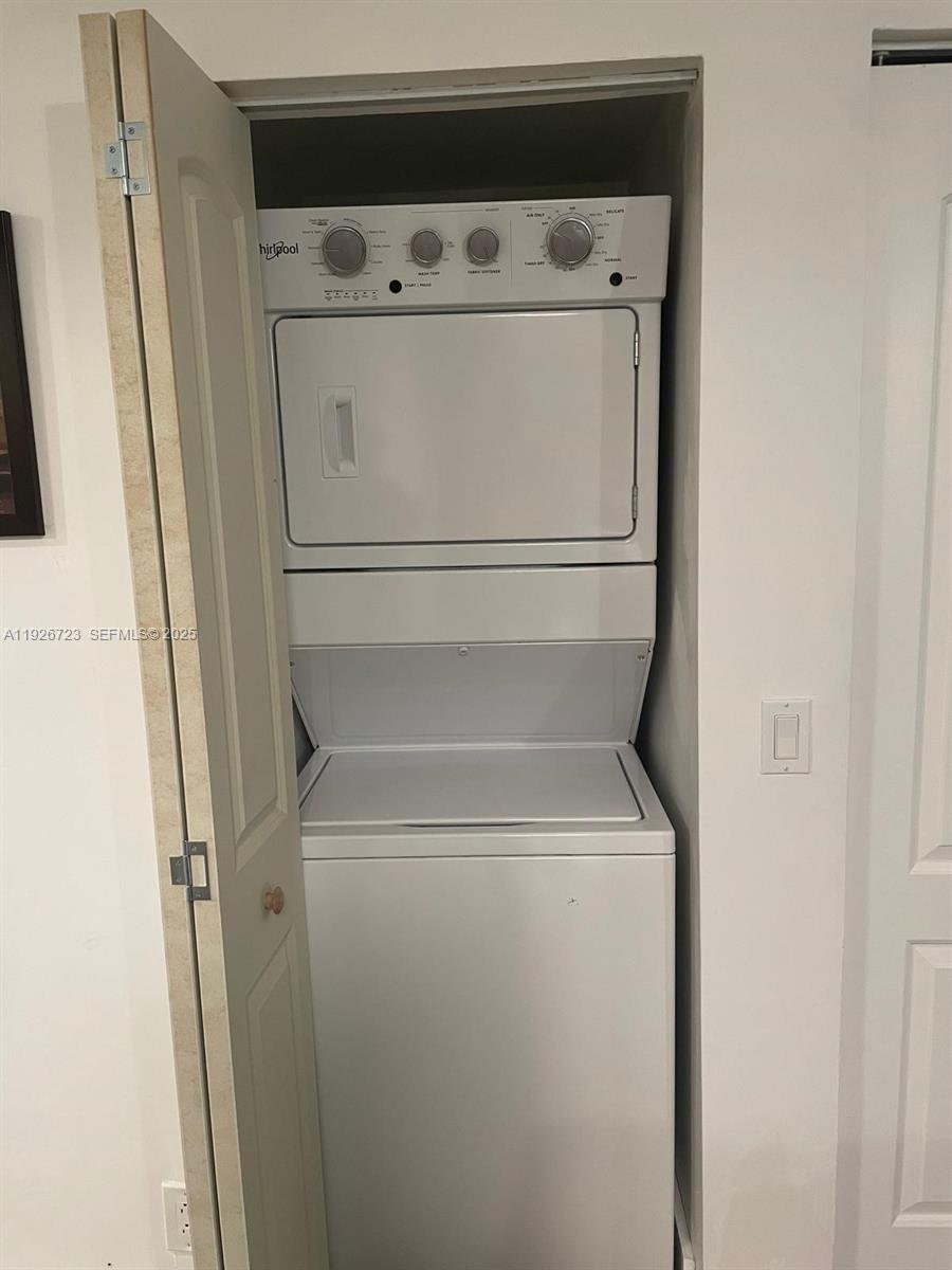 RACQUET CLUB APTS AT BONA - Residential