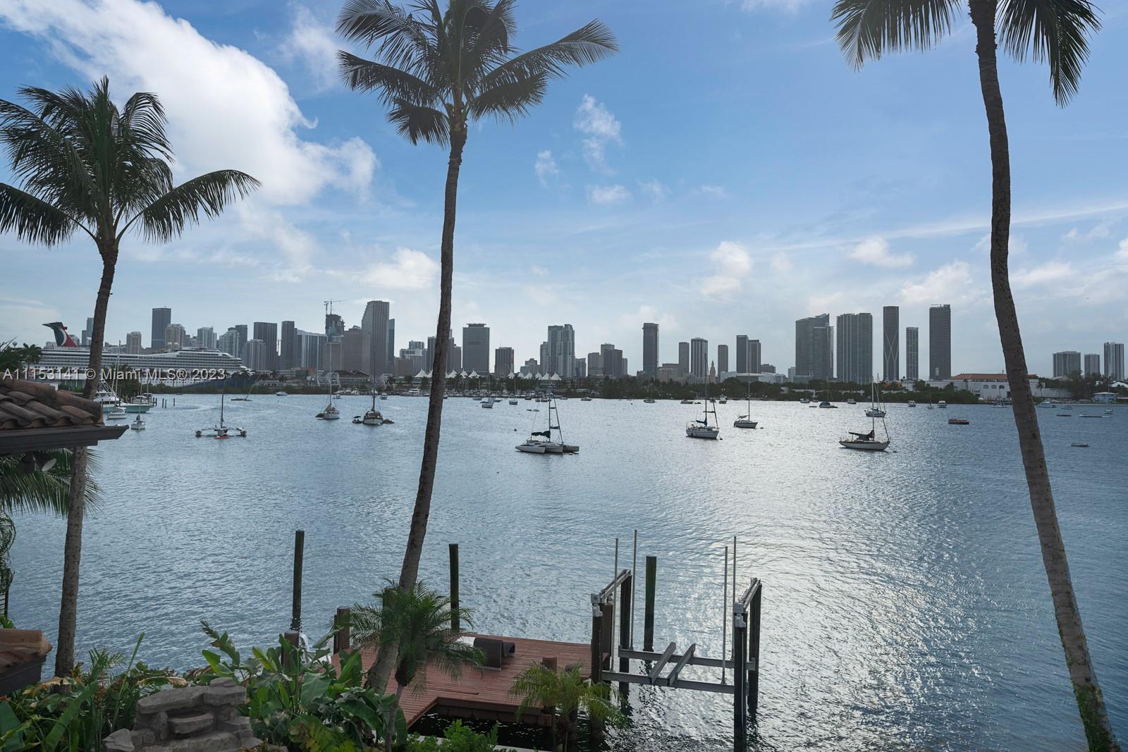 HIBISCUS ISLAND - Land