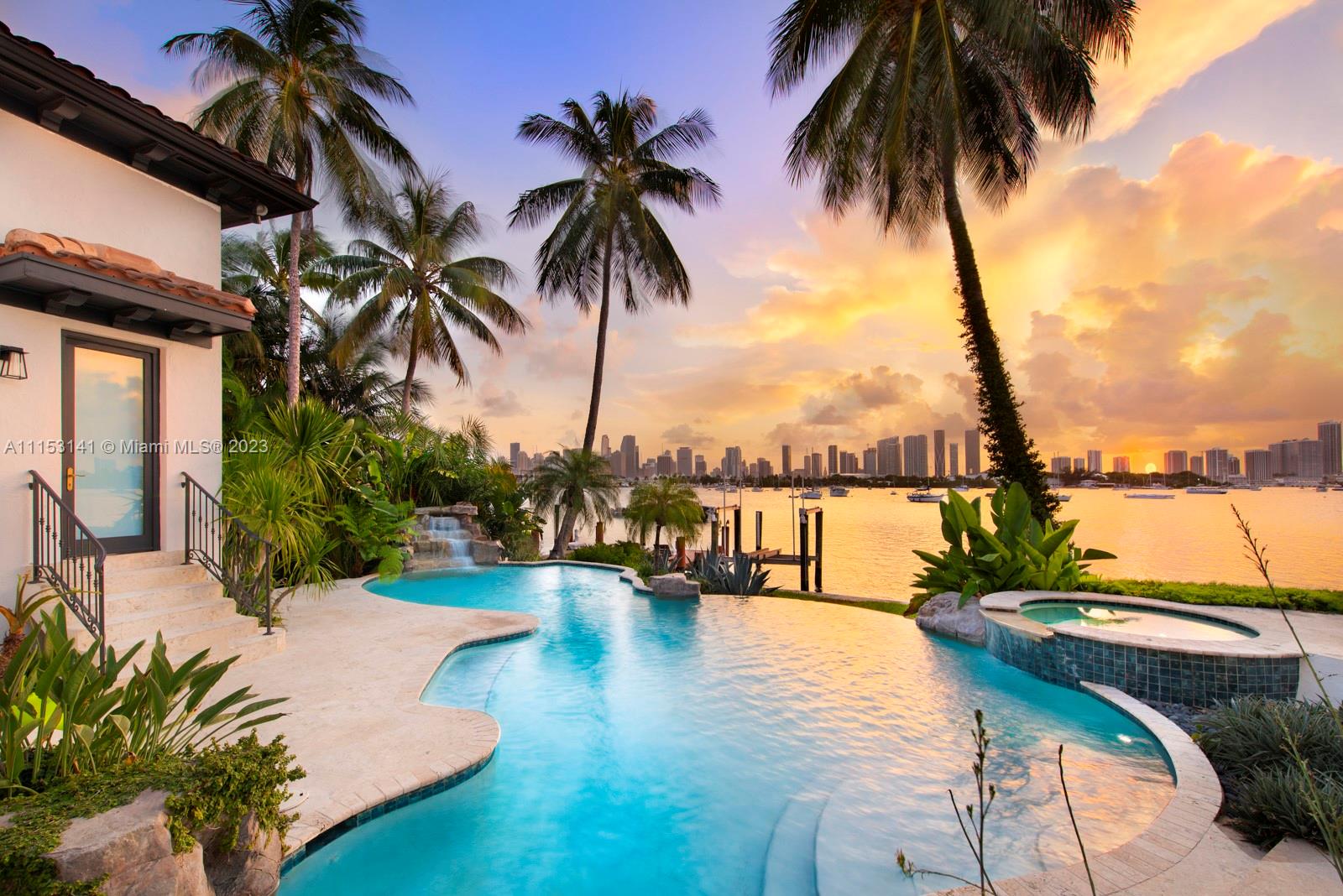 HIBISCUS ISLAND - Land