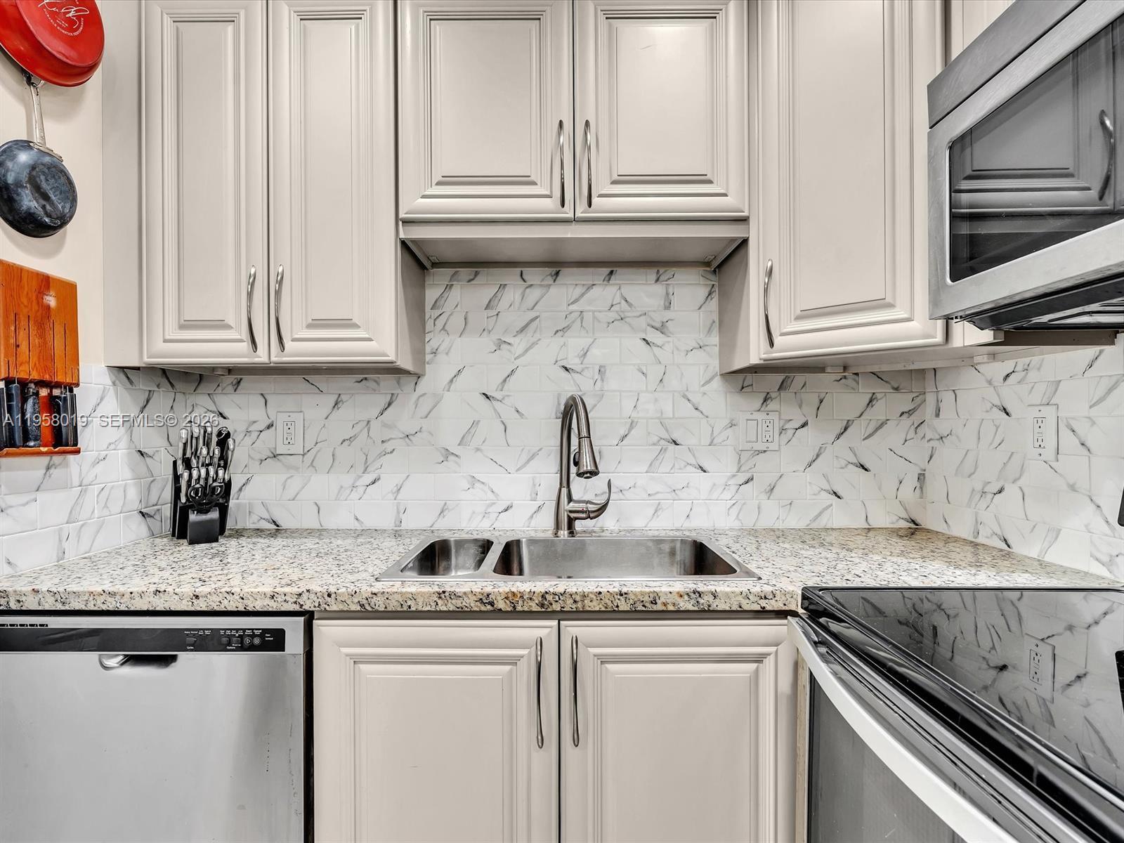 RIVER SHORES CONDO - Residential Lease