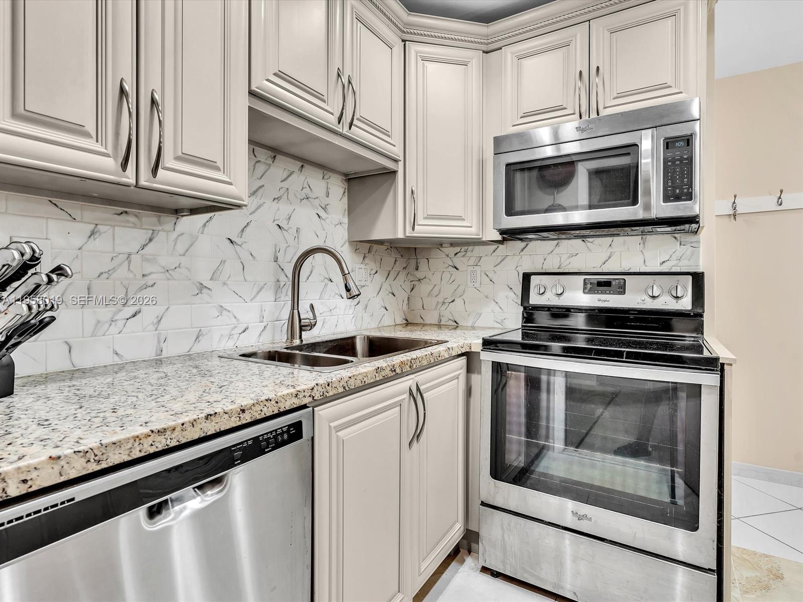 RIVER SHORES CONDO - Residential Lease