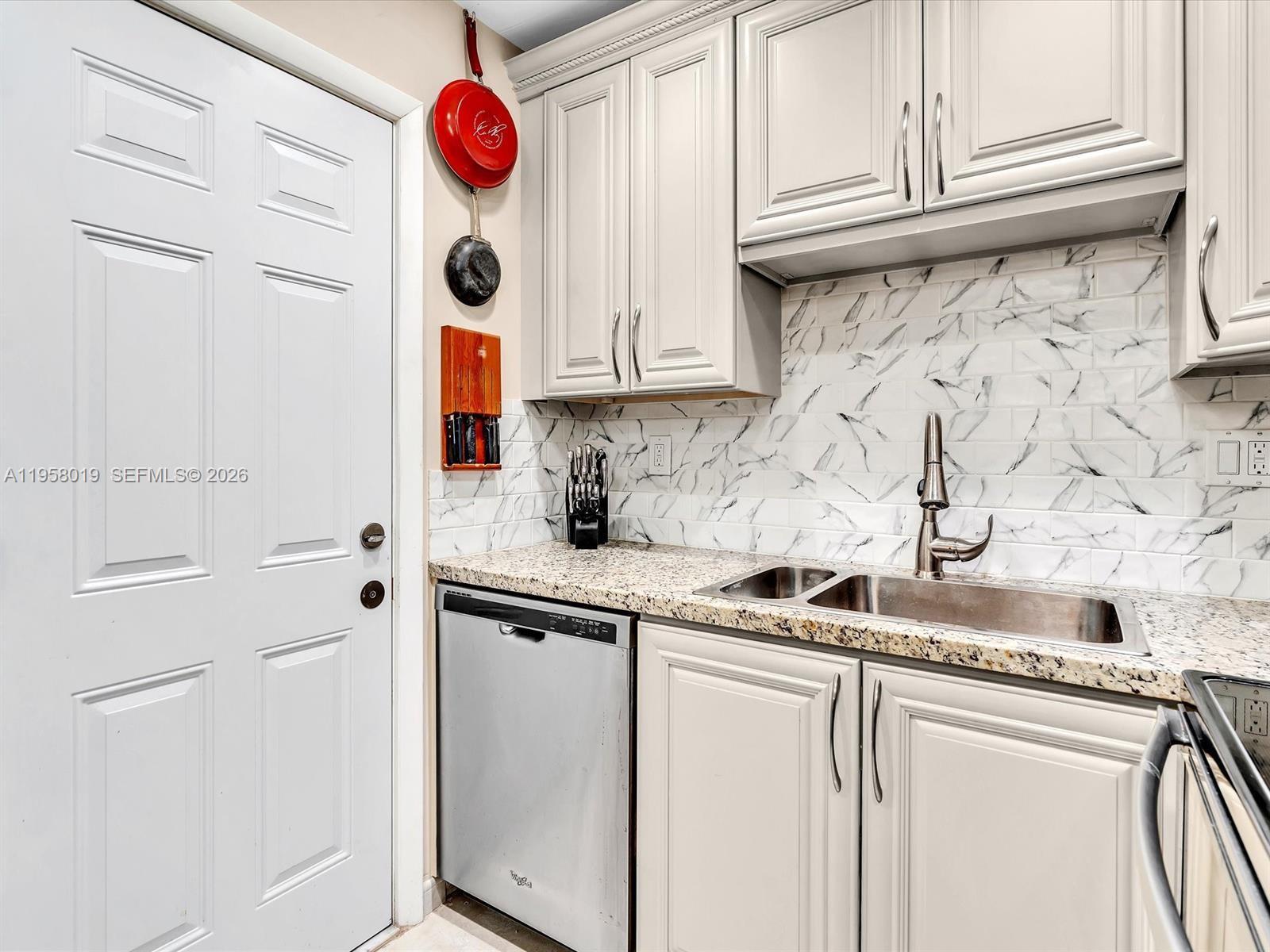 RIVER SHORES CONDO - Residential Lease