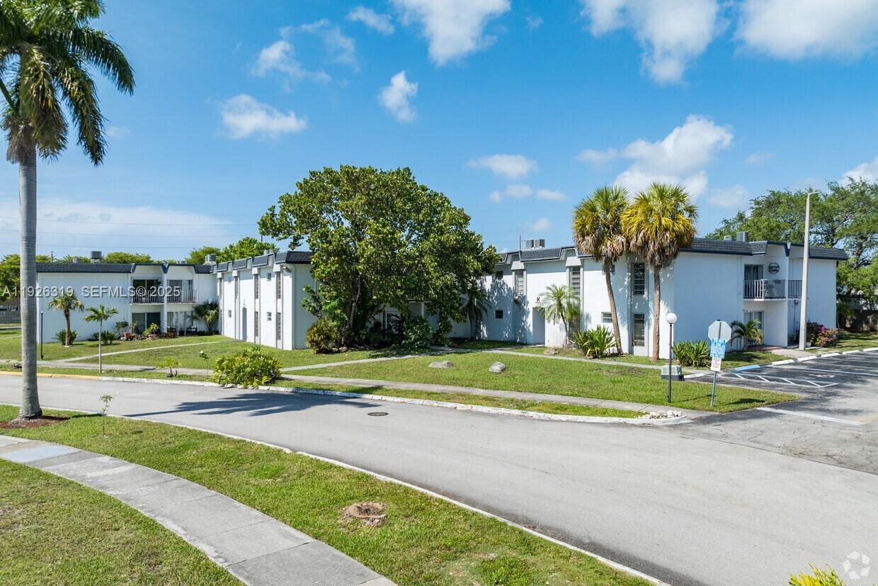 SUNSET PALMS WEST CONDO - Residential