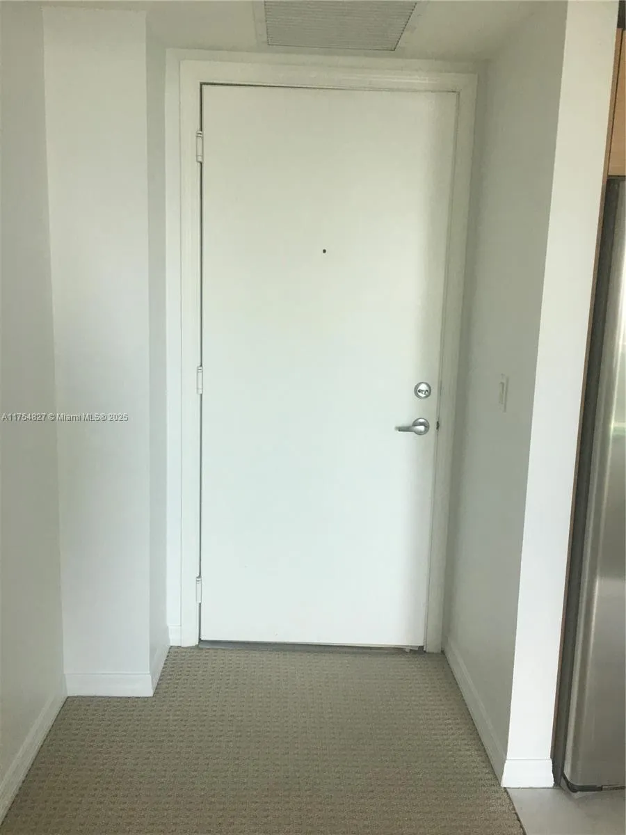 Miami, Florida 33131, United States, 1 Bedroom Bedrooms, ,1 BathroomBathrooms,Residential,Active,80178