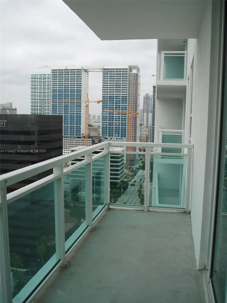 Miami, Florida 33131, United States, 1 Bedroom Bedrooms, ,1 BathroomBathrooms,Residential,Active,80178