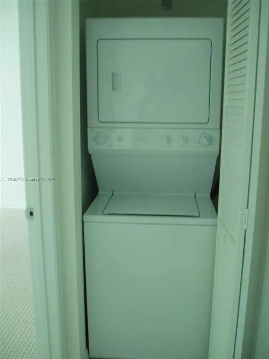 Miami, Florida 33131, United States, 1 Bedroom Bedrooms, ,1 BathroomBathrooms,Residential,Active,80178