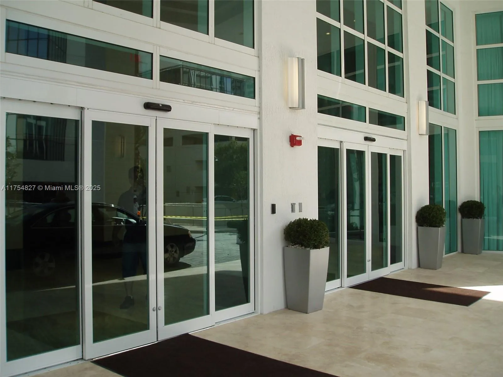 Miami, Florida 33131, United States, 1 Bedroom Bedrooms, ,1 BathroomBathrooms,Residential,Active,80178