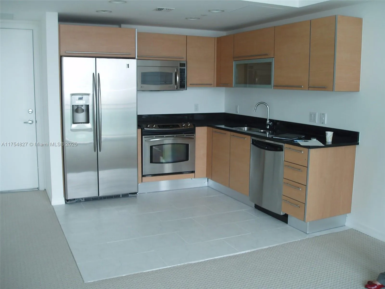 Miami, Florida 33131, United States, 1 Bedroom Bedrooms, ,1 BathroomBathrooms,Residential,Active,80178