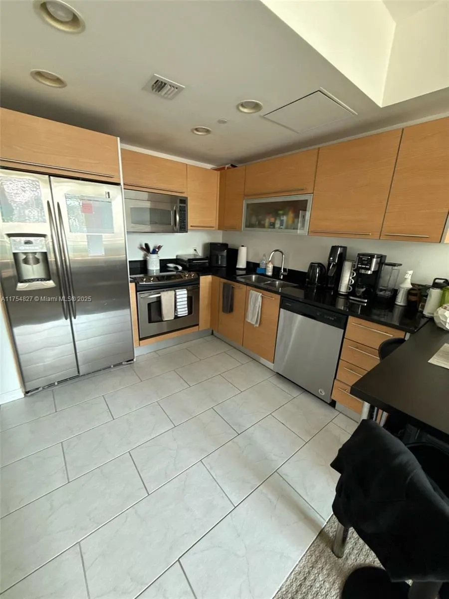 Miami, Florida 33131, United States, 1 Bedroom Bedrooms, ,1 BathroomBathrooms,Residential,Active,80178