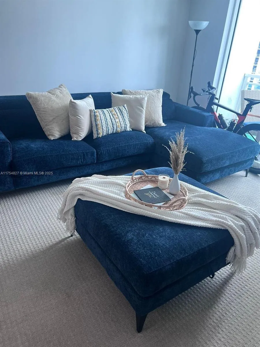 Miami, Florida 33131, United States, 1 Bedroom Bedrooms, ,1 BathroomBathrooms,Residential,Active,80178