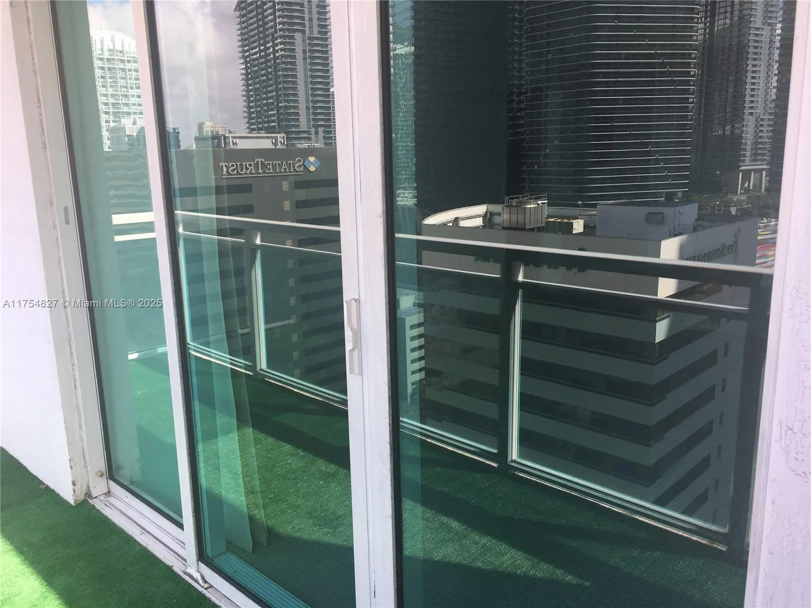 Miami, Florida 33131, United States, 1 Bedroom Bedrooms, ,1 BathroomBathrooms,Residential,Active,80178