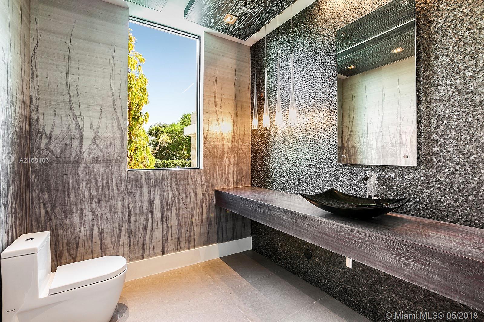 HELMS COUNTRY ESTS ADDN - Residential