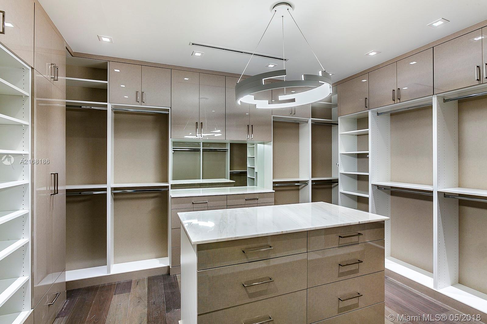 HELMS COUNTRY ESTS ADDN - Residential