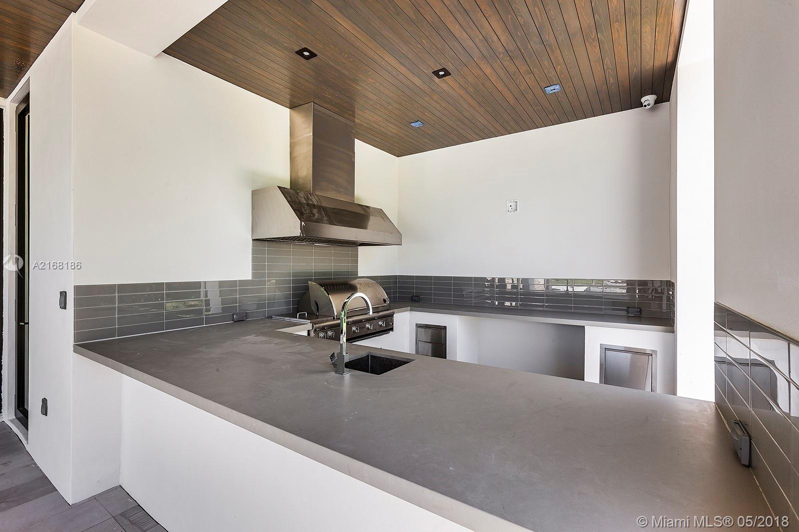 HELMS COUNTRY ESTS ADDN - Residential