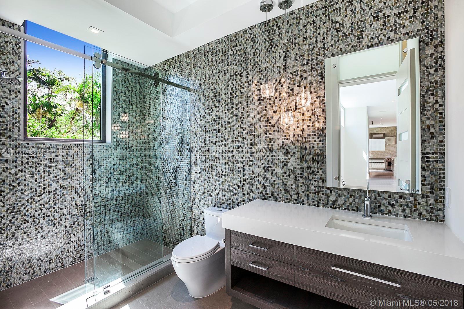 HELMS COUNTRY ESTS ADDN - Residential