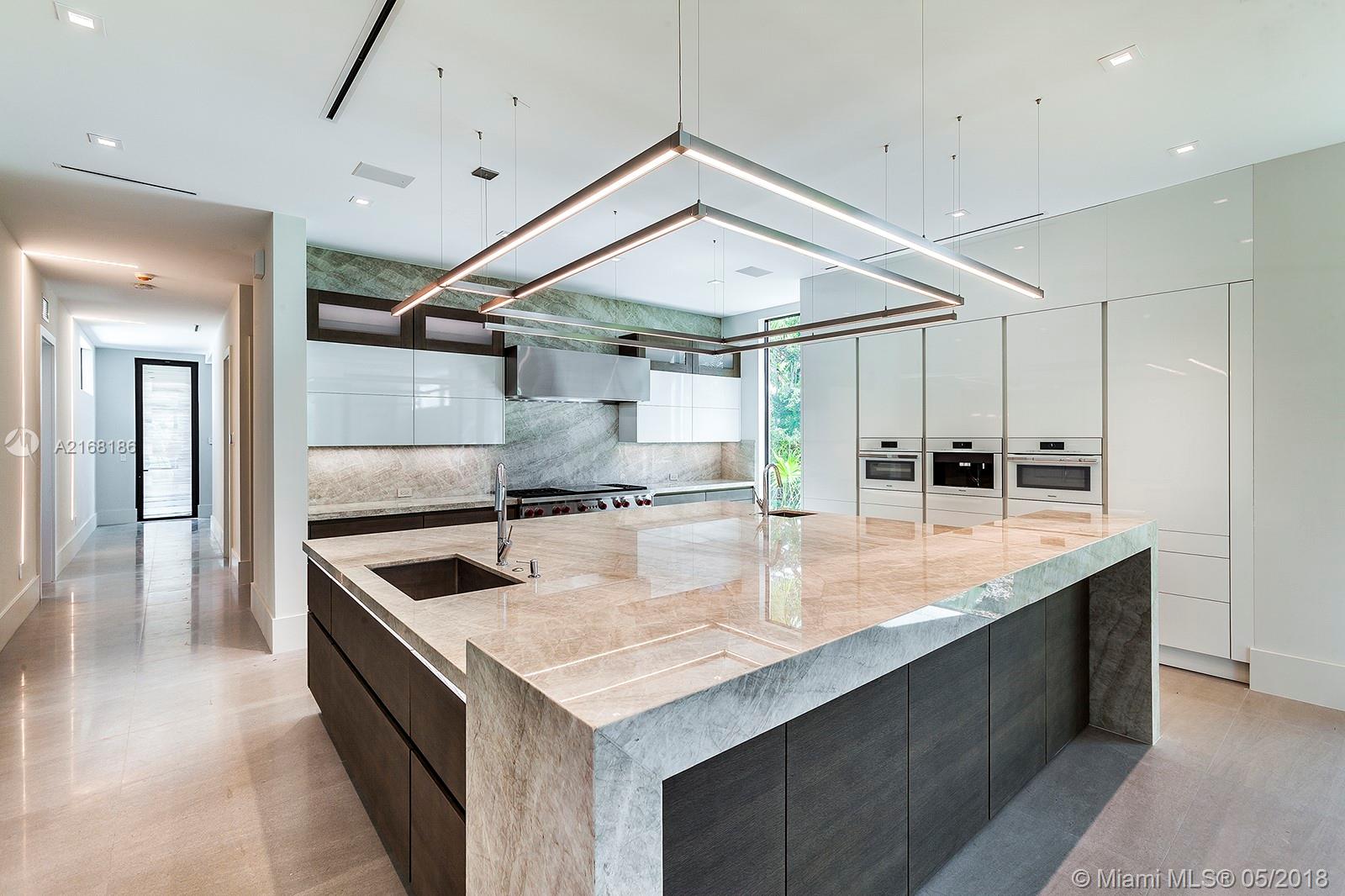 HELMS COUNTRY ESTS ADDN - Residential