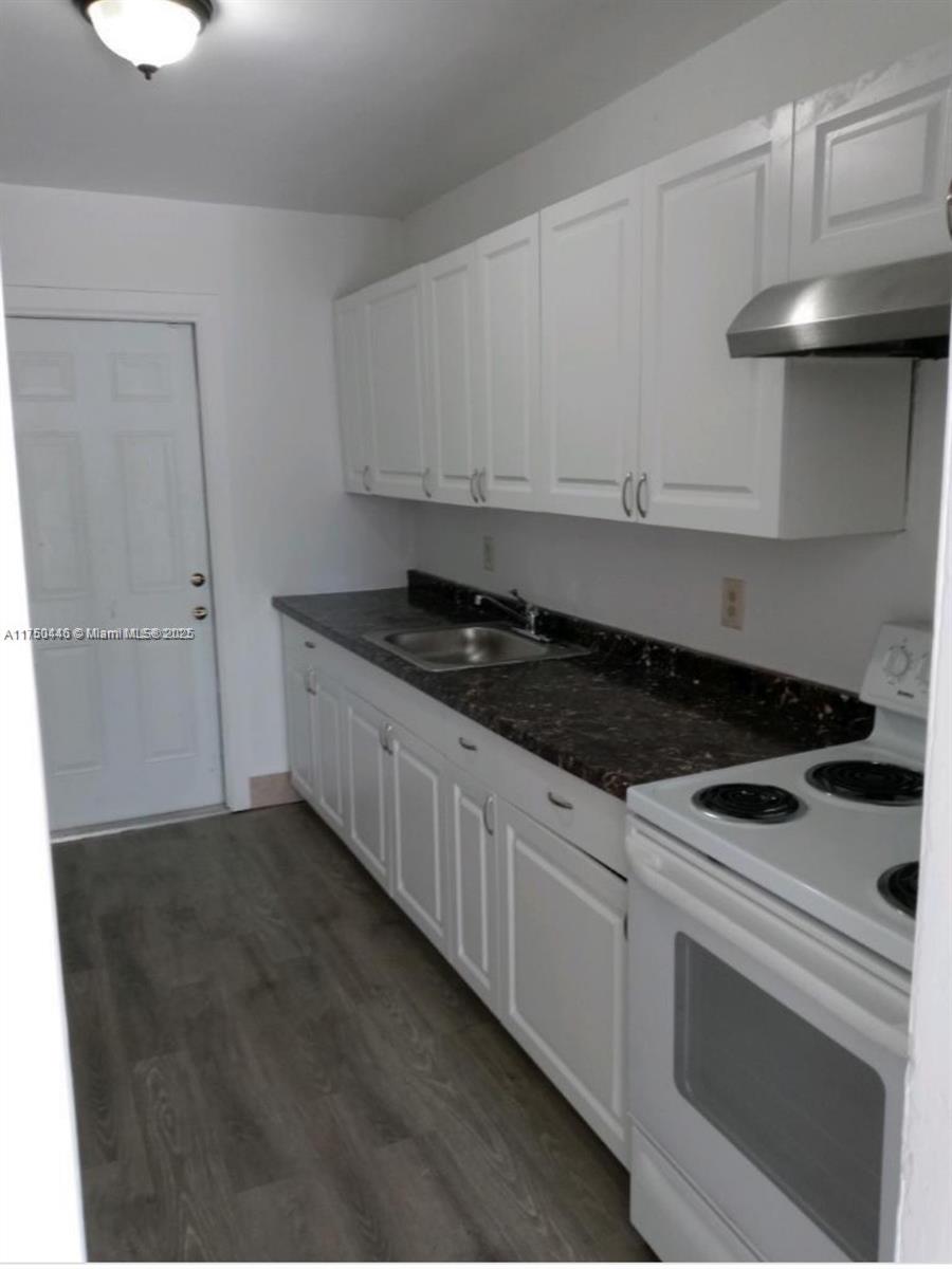 VICTORIA MANOR - Residential Income