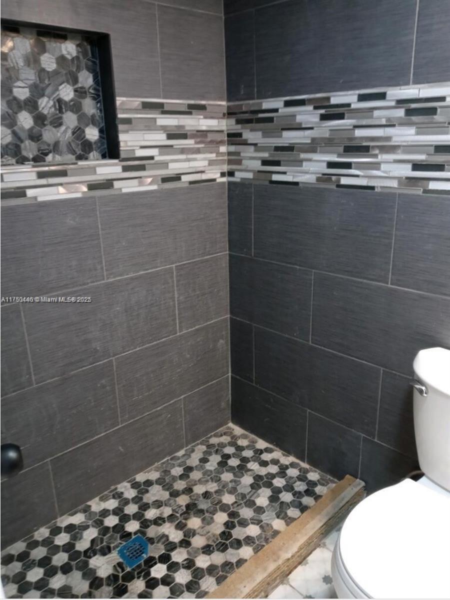 VICTORIA MANOR - Residential Income