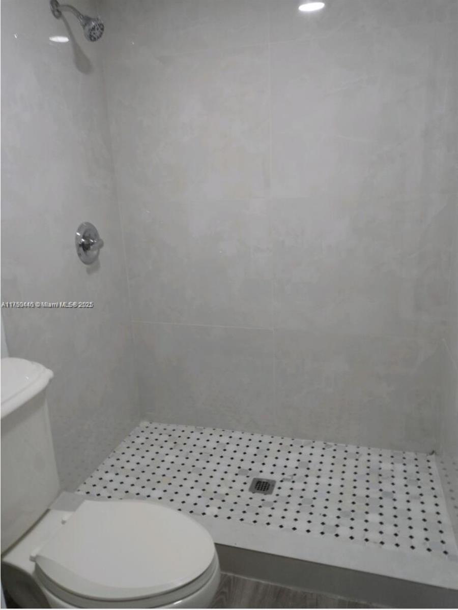 VICTORIA MANOR - Residential Income