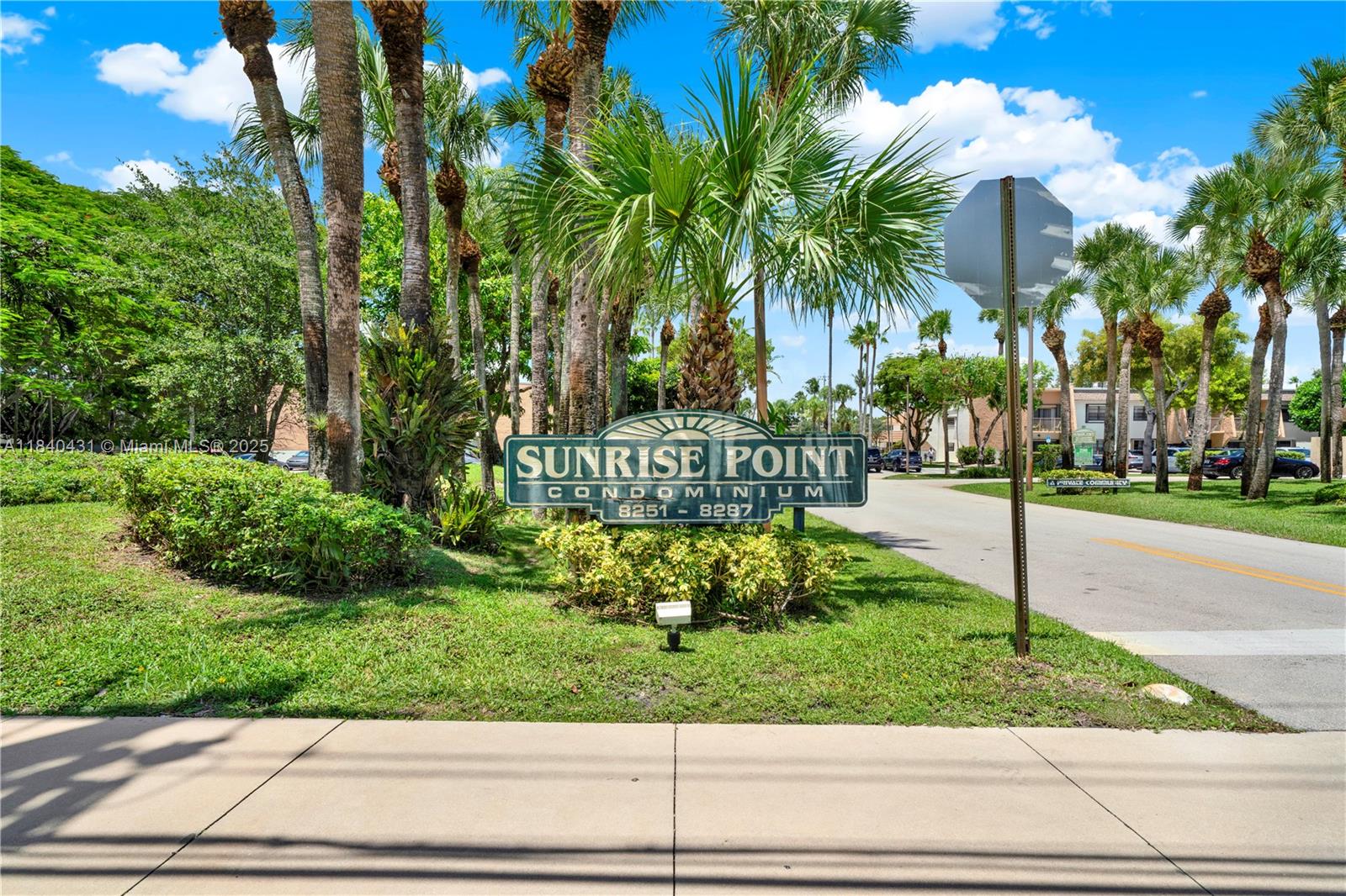 Sunrise Point Condo in Pinecrest!!!! 3 bedrooms & 2 baths* split bedroom plan * Ground floor and corner location * Lovely view to the greenspace area in the back * Light and bright in every corner of this condo with views to the outdoors * Freshly painted inside * Excellent location in Pinecrest * Walk to nearby parks and easy access to public transportation * Top rated schools * Restaurants and shops close-by *Well maintained community * Assigned parking space #123 * See Broker Remarks *