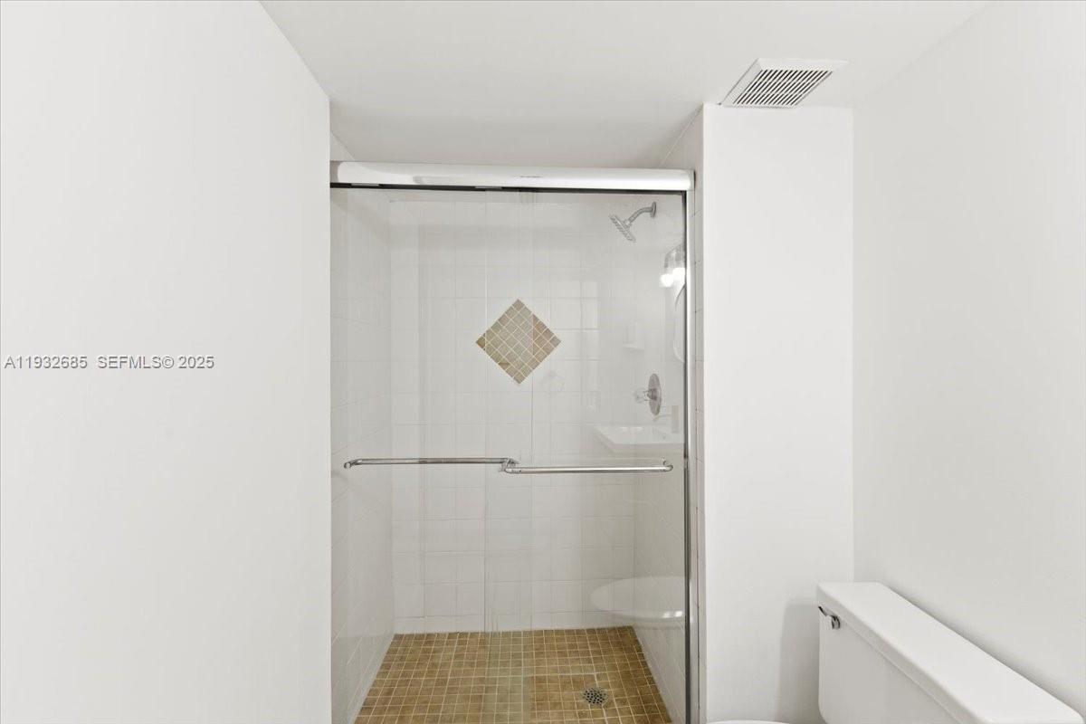 RACQUET CLUB APTS AT BONA - Residential Lease