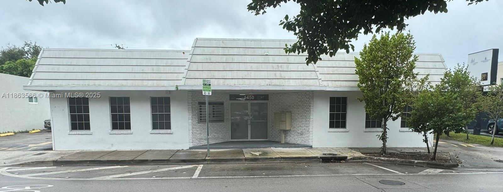 1 office space for rent, inside a commercial building with 11 other small professional offices. Prime location on main st of Coral Way, close to Brickell and other main points of attractions. 1 parking spot included.