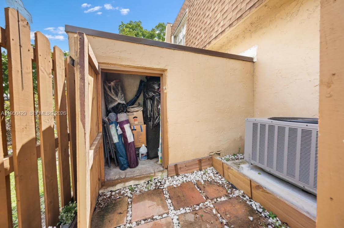 WELLEBY TOWNHOME 1 CONDO - Residential