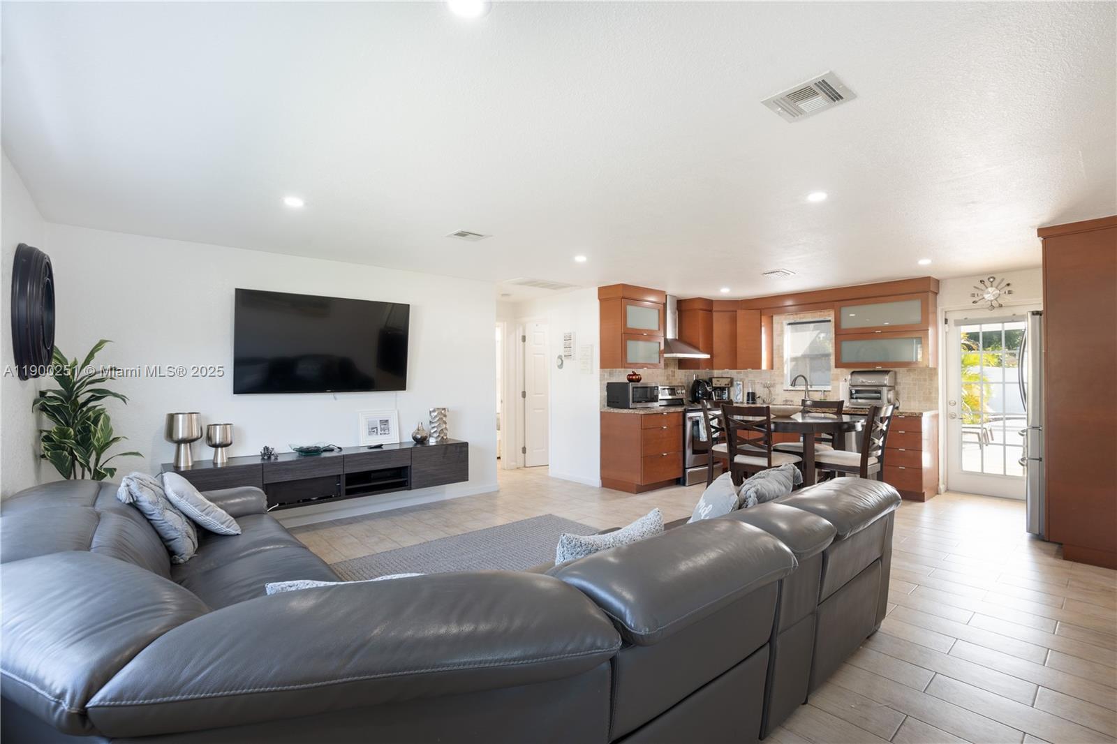 BEVERLY PARK - Residential Lease