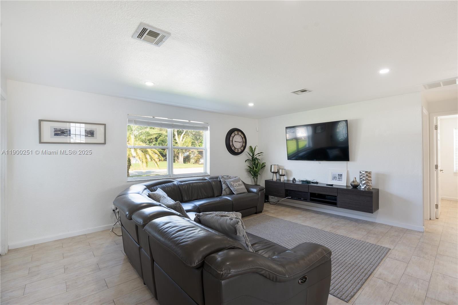 BEVERLY PARK - Residential Lease